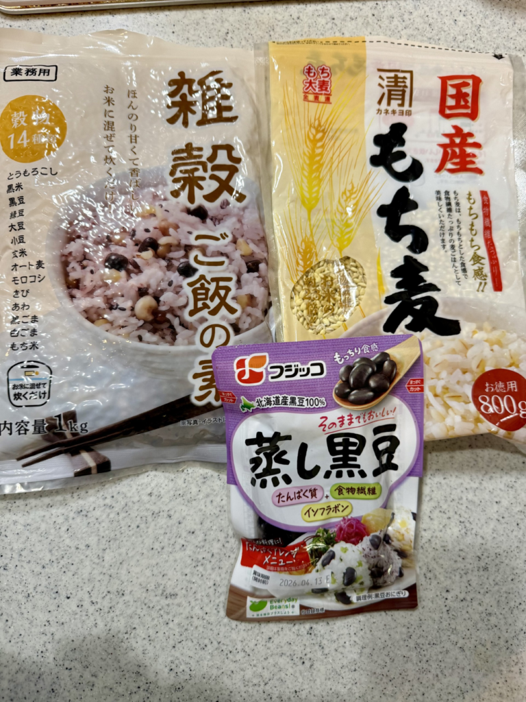 雑穀米ともち麦、蒸し黒豆のパッケージ